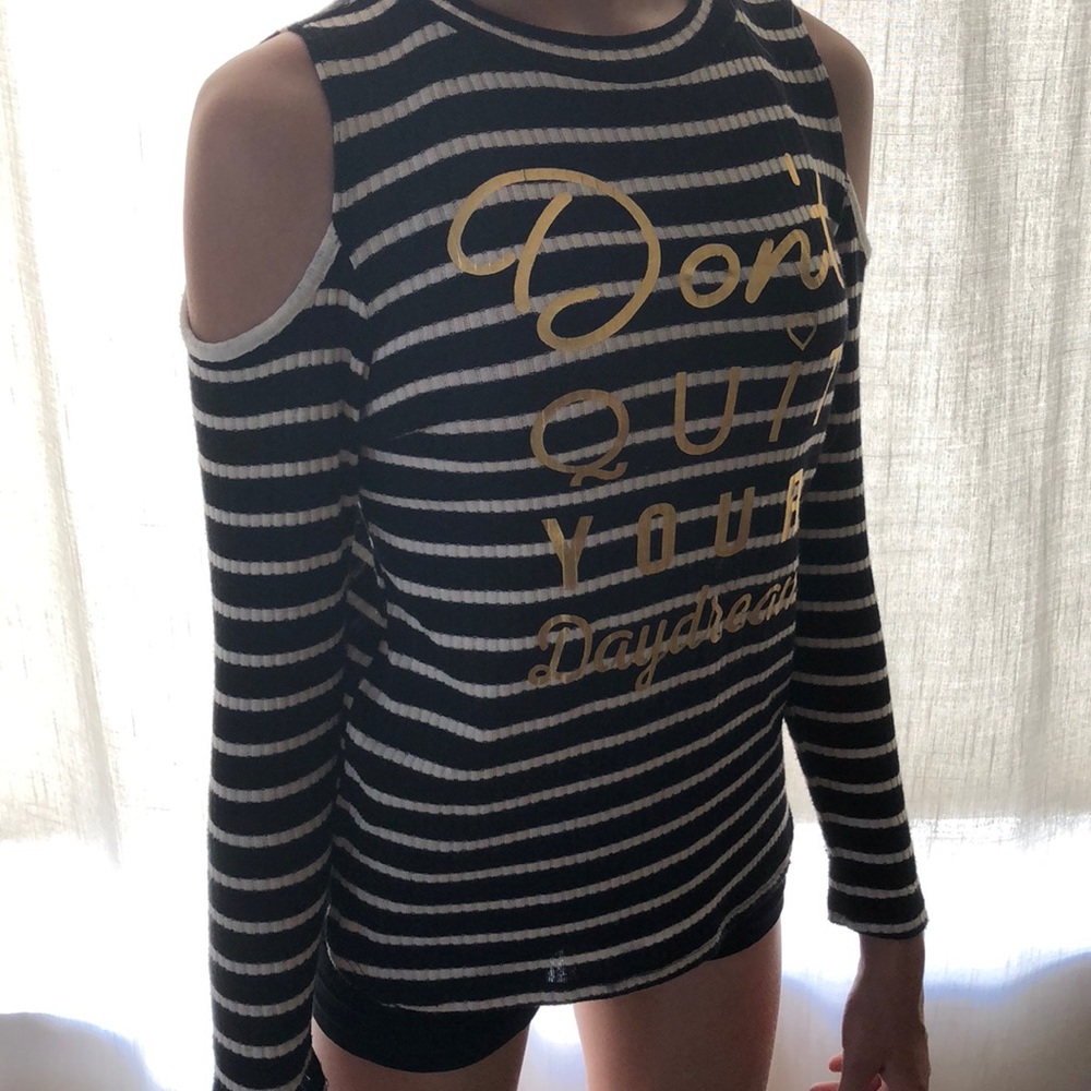 shoulderless, Longsleeved black and white stripes